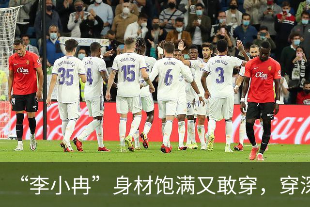 “李小冉”身材饱满又敢穿，穿深V连衣裙气质惊艳，真不怕走光